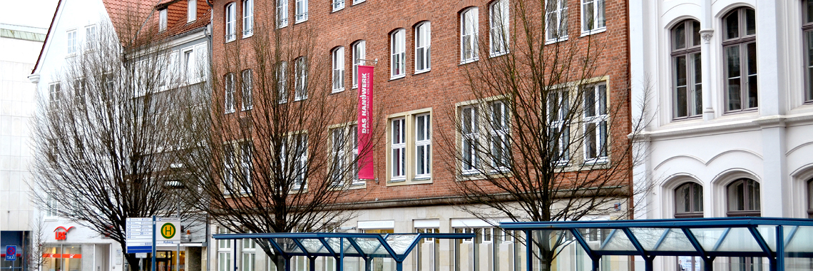 Holzbalken wo "Moin, Moin" drauf steht