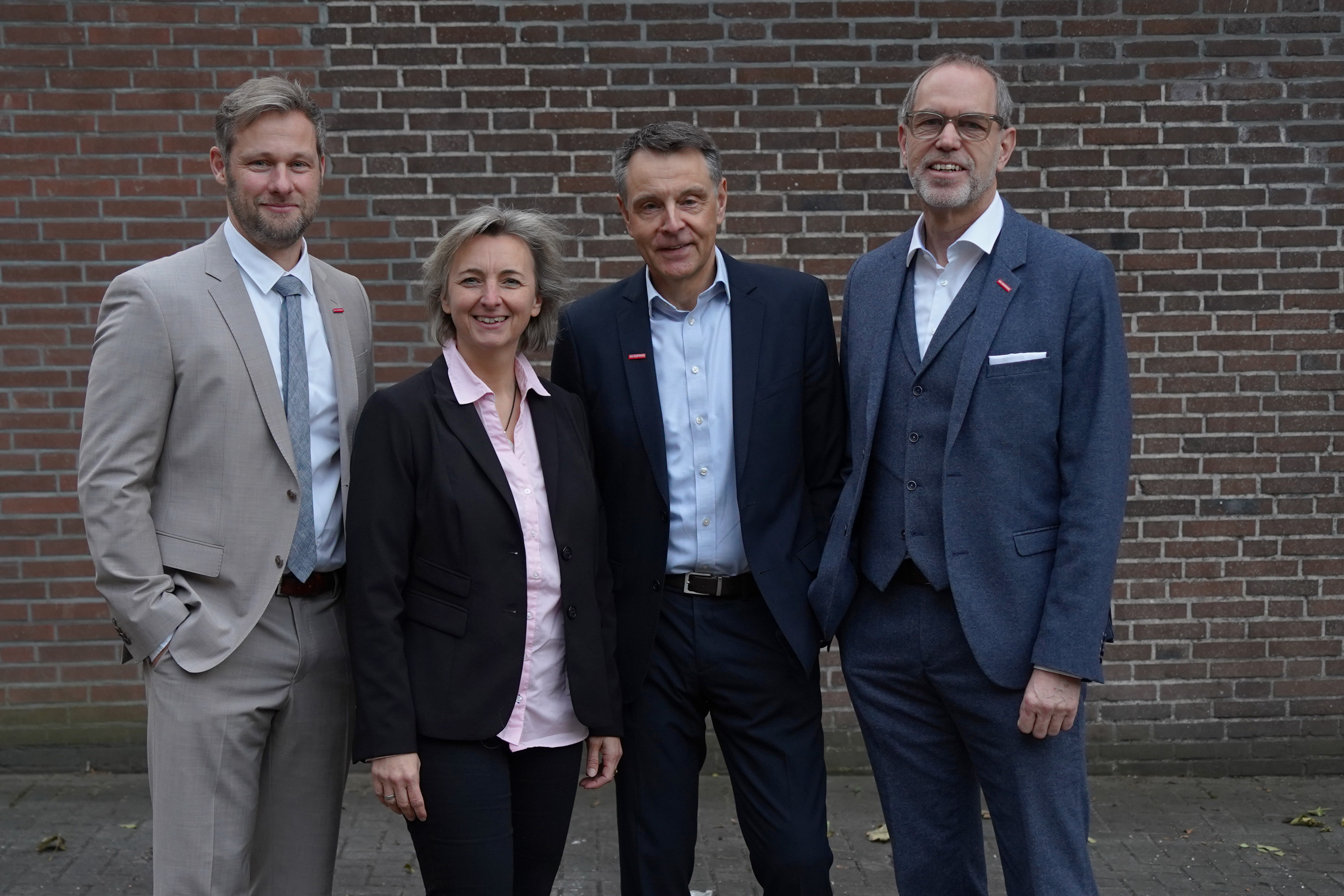 V.l.n.r.: Die neu gewählten Geschäftsführer Stefan Lamp-Greve und Nadine Grün mit dem stellvertretenden Hauptgeschäftsführer und dem Hauptgeschäftsführer der Handwerkskammer Lübeck, Dietmar Scharmacher und Christian Maack.