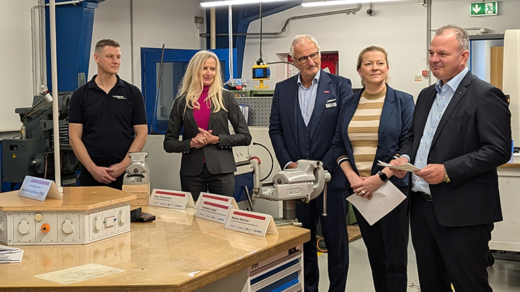 Gruppenfoto der Landessieger mit Urkunden